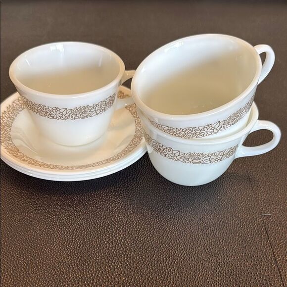 Pyrex Woodland White and Tan Coffe/Tea Mugs Classic Design with saucers - Picture 1 of 9